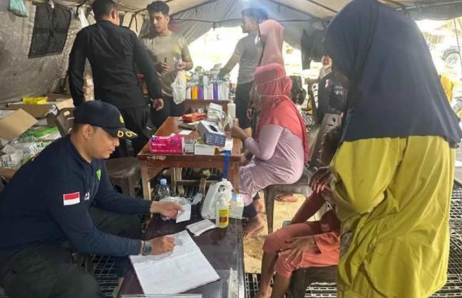 Polri Gelar Layanan Kesehatan Gratis bagi Pengungsi Banjir di Bireuen