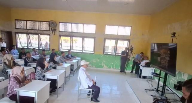 Mendikdasmen Abdul Mu'ti Beri Semangat Siswa Aceh Tamiang di Hari Pertama Sekolah Pascabencana