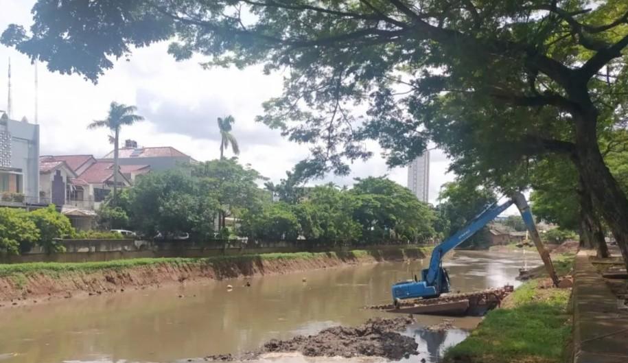 Pemkot Jakarta Barat Keruk 11 Kali Besar untuk Cegah Banjir di Wilayah Rawan