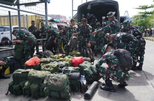 65 Personel TNI Kodam Merdeka Dikerahkan Bantu Pemulihan Bencana di Pulau Siau