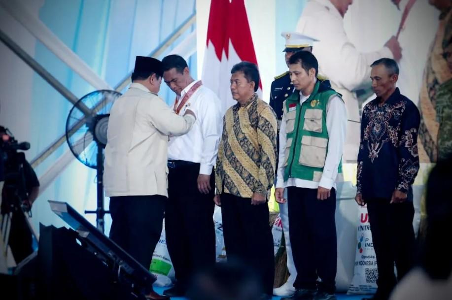 Menteri Pertanian Dedikasikan Bintang Jasa Utama untuk Petani, Presiden Prabowo: Swasembada Pangan Bukan Sekadar Angka