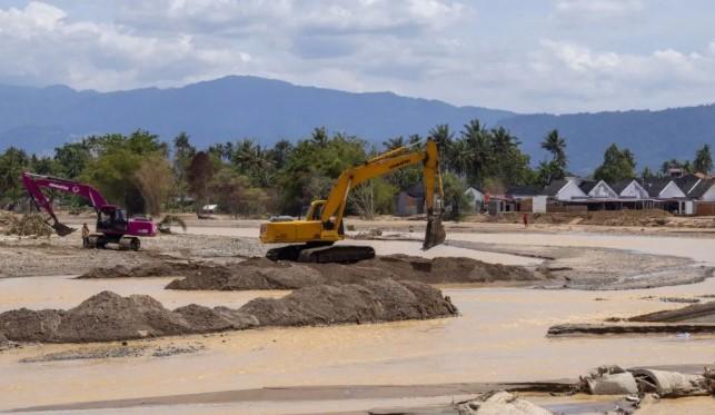 Cegah Banjir Susulan, Kementerian PU Siapkan 50 Alat Berat untuk Normalisasi Sungai di Sumbar