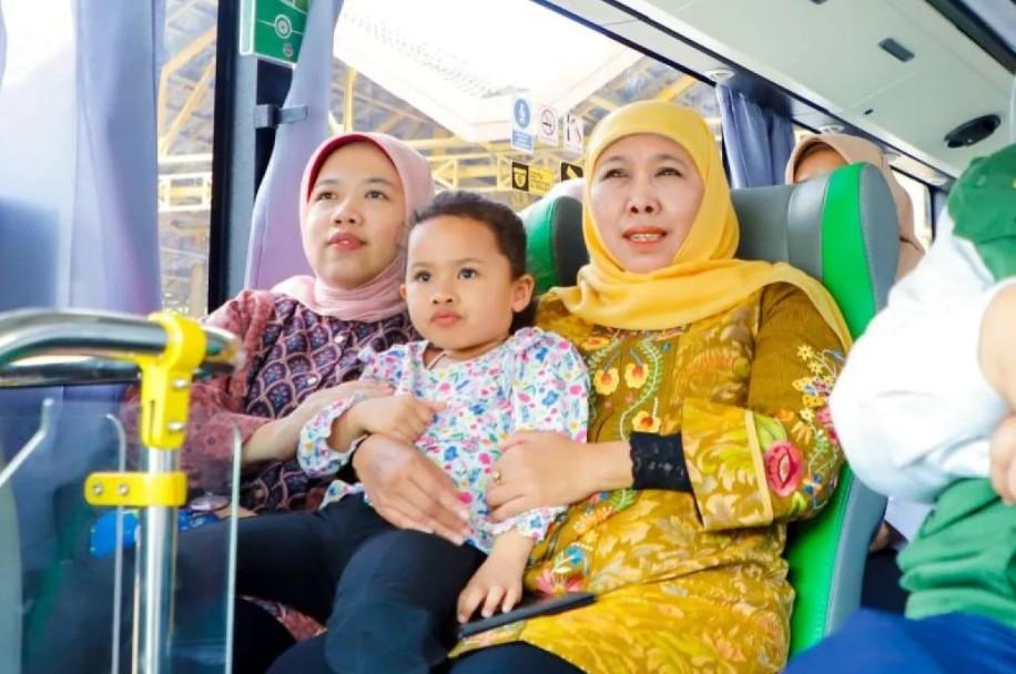 Gubernur Khofifah Ajak Warga Jatim Manfaatkan Bus TransJatim untuk Mobilitas dan Wisata