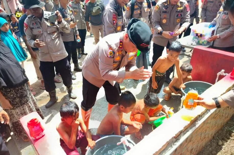 Polda Sumbar Bangun 40 Sumur Bor dan Galian Atasi Krisis Air Bersih Pascabencana di Agam