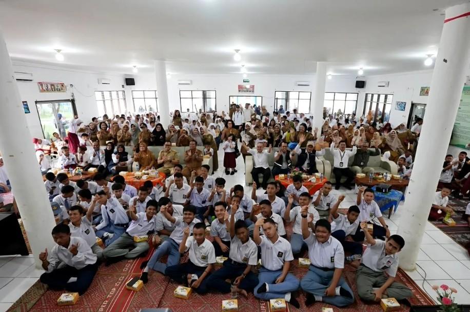 Kemendikdasmen Tinjau SLB Terdampak Banjir, Salurkan Bantuan Rp13 Miliar dan Layanan Trauma Healing