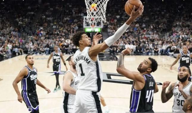 Victor Wembanyama Diragukan Tampil saat Spurs Menjamu Lakers pada Lanjutan NBA Musim 2025–2026