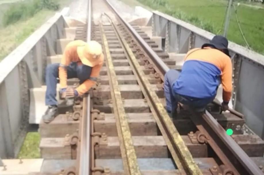 Jalur Rel Terancam Akibat Pencurian Baut, Daop 7 Madiun Bergerak Cepat Lakukan Perbaikan