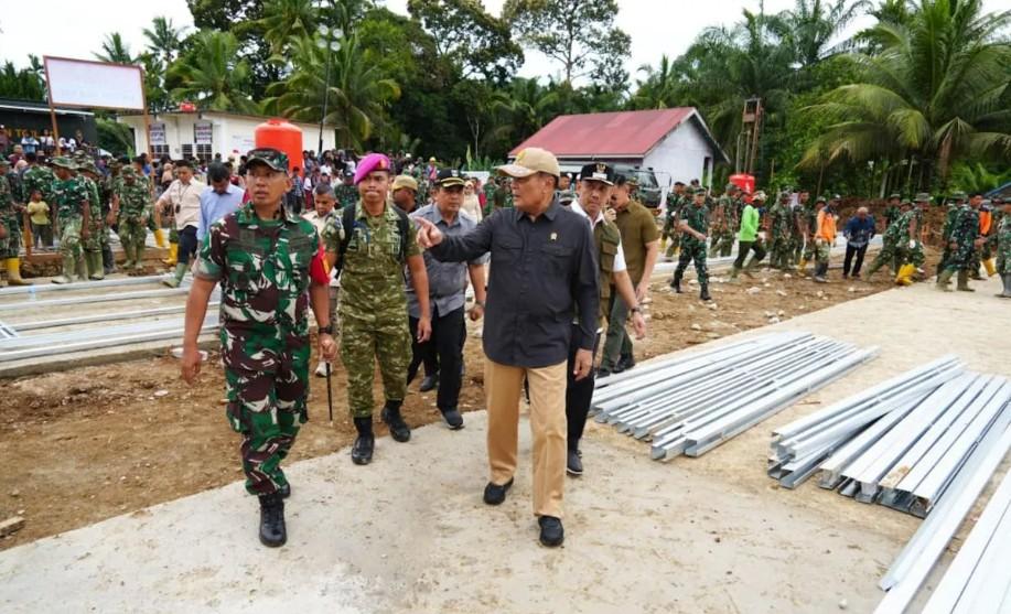 Menko Polkam Tinjau Pembangunan 117 Hunian Sementara untuk Pengungsi Bencana di Agam