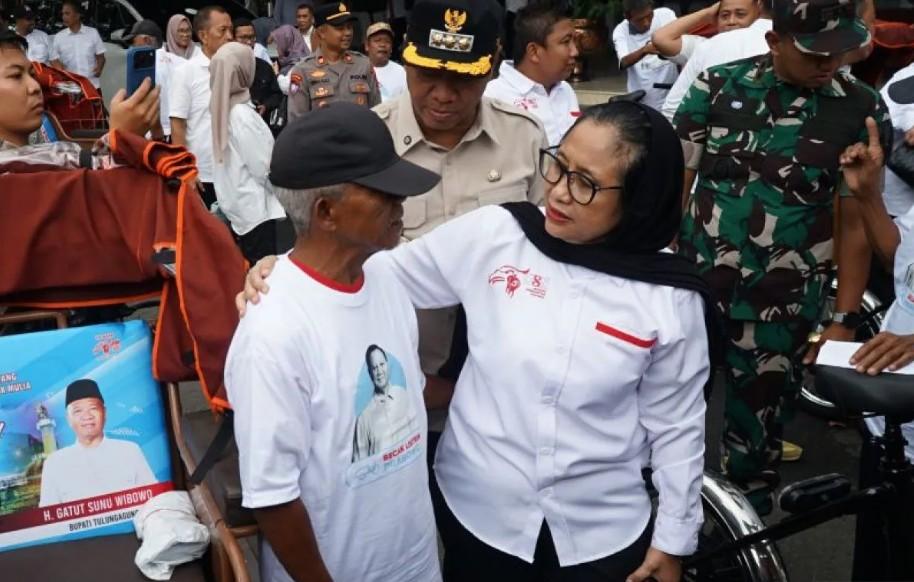 Presiden Prabowo Salurkan 200 Becak Listrik di Tulungagung, Target 82 Ribu Unit hingga 2028