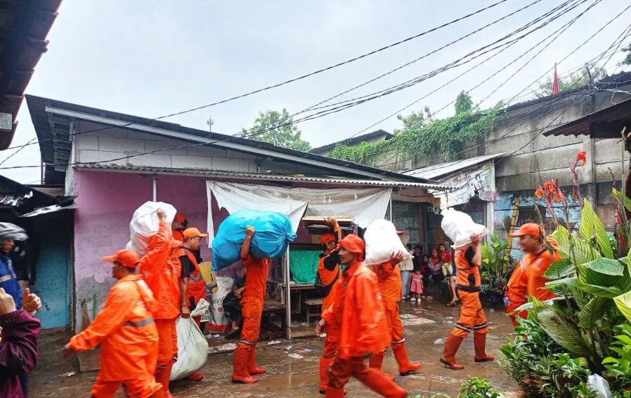 Relokasi Warga dari TPU Kebon Nanas Rampung dalam Sehari, Ratusan Petugas dan Puluhan Kendaraan Dikerahkan