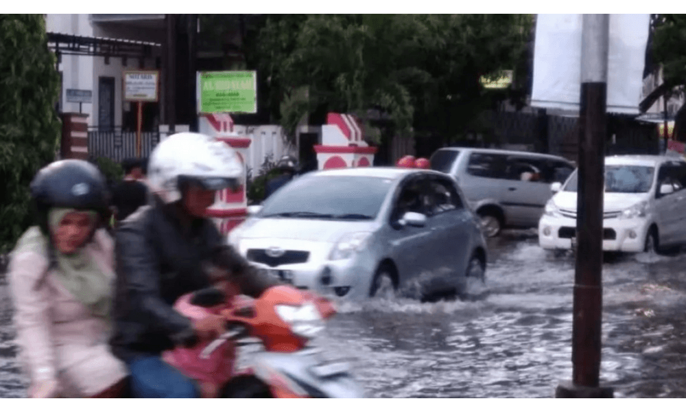 Banjir dan Angin Kencang Landa Makassar, 356 Jiwa Mengungsi di Lima Titik Pengungsian
