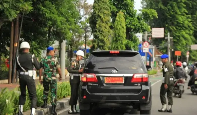 Kemenhan Tegaskan Pelat Dinas pada BMW Putih Viral Merupakan Pelat Palsu
