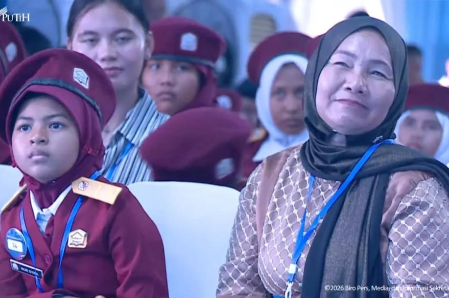 Presiden Prabowo Tekankan Nilai Kejujuran dan Harga Diri kepada Siswa Sekolah Rakyat di Kalimantan Selatan