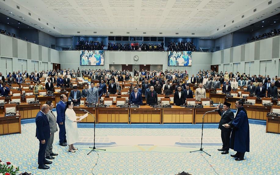 Bias Layar Resmi Dilantik Jadi Anggota DPR RI Gantikan Mukhtarudin, Fokus pada Pembangunan Kalimantan Tengah