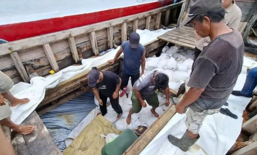 TNI AL Gagalkan Penyelundupan 25 Ton Bijih Timah Ilegal di Perairan Bangka, Diduga Akan Dikirim ke Malaysia