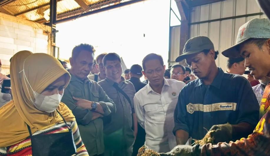 Menteri LHK Dorong Pemidanaan Pengelola Kawasan yang Lalai Tangani Sampah di Bandung Raya