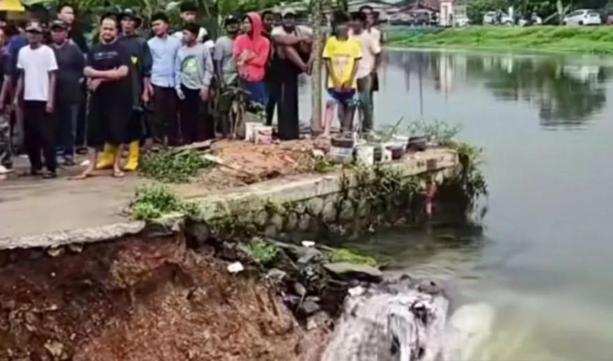 Bupati Karawang Tinjau Lokasi Banjir Akibat Tanggul Sungai Kalimalang Jebol, 400 Keluarga Terdampak
