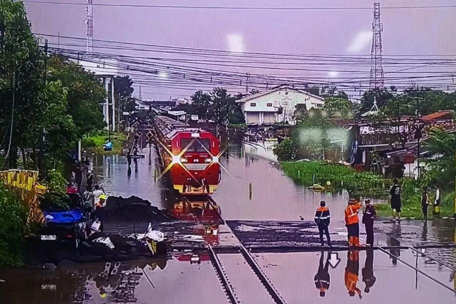 Jalur Kereta Api Pekalongan–Sragi Kembali Beroperasi Setelah Terendam Banjir