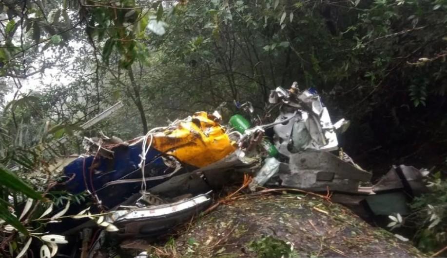 TNI AD Temukan Mesin Pesawat ATR 42-500 di Gunung Bulusaraung dalam Kondisi Cuaca Ekstrem