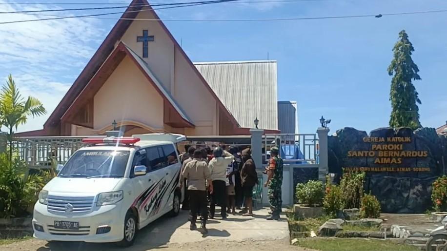 Penikaman IRT Muda di Depan Gereja Sorong: Pelaku Kabur dengan Mobil Hilux Hitam, Polisi Lakukan Pengejaran