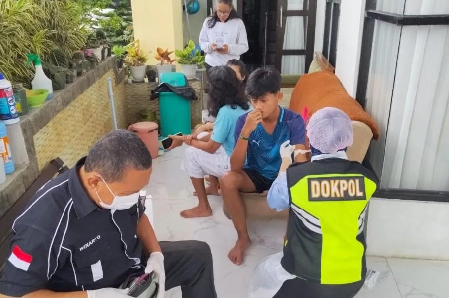 Tim DVI Polda Jabar Kirim Sampel DNA Keluarga Esther Aprilita untuk Identifikasi Korban Jatuhnya Pesawat di Gunung Bulusaraun