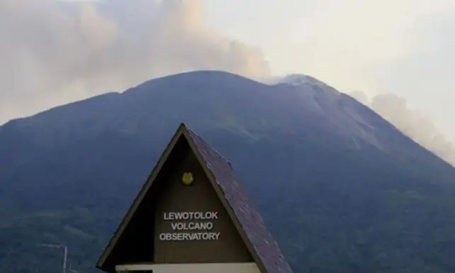 Aktivitas Gunung Ile Lewotolok Meningkat Tajam, Ribuan Erupsi Terjadi dalam 18 Hari