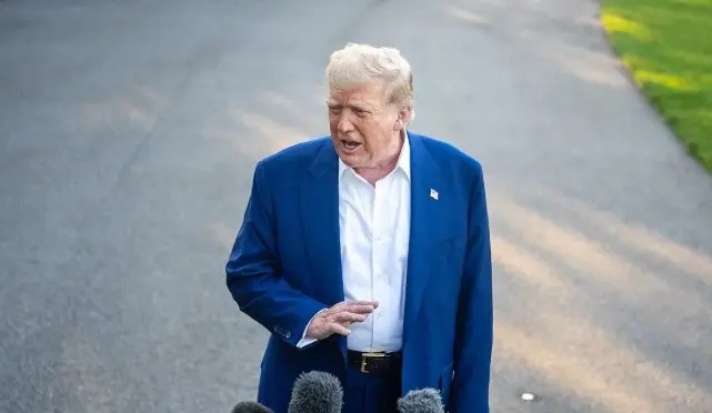 Donald Trump: Armada Besar AS Bergerak ke Iran, Siap Bor Minyak di Venezuela