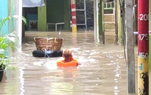 Banjir Kiriman Ciliwung Rendam 125 RT di Jakarta, Ketinggian Air Capai 130 cm di Kebon Pala