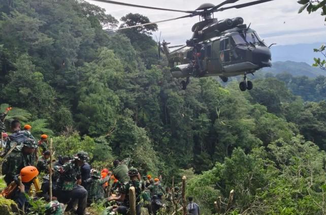 Hari Ketujuh Operasi SAR, Dua Paket Jenazah Korban Pesawat ATR 42-500 Ditemukan di Pegunungan Bulusaraung