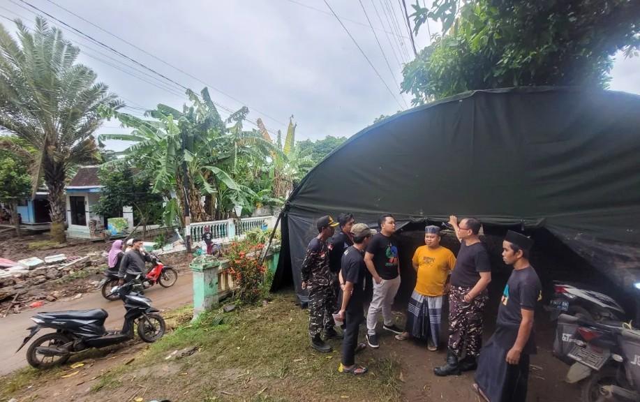 GP Ansor Situbondo Dirikan Dapur Umum untuk Warga Terdampak Banjir Bandang di Banyuglugur
