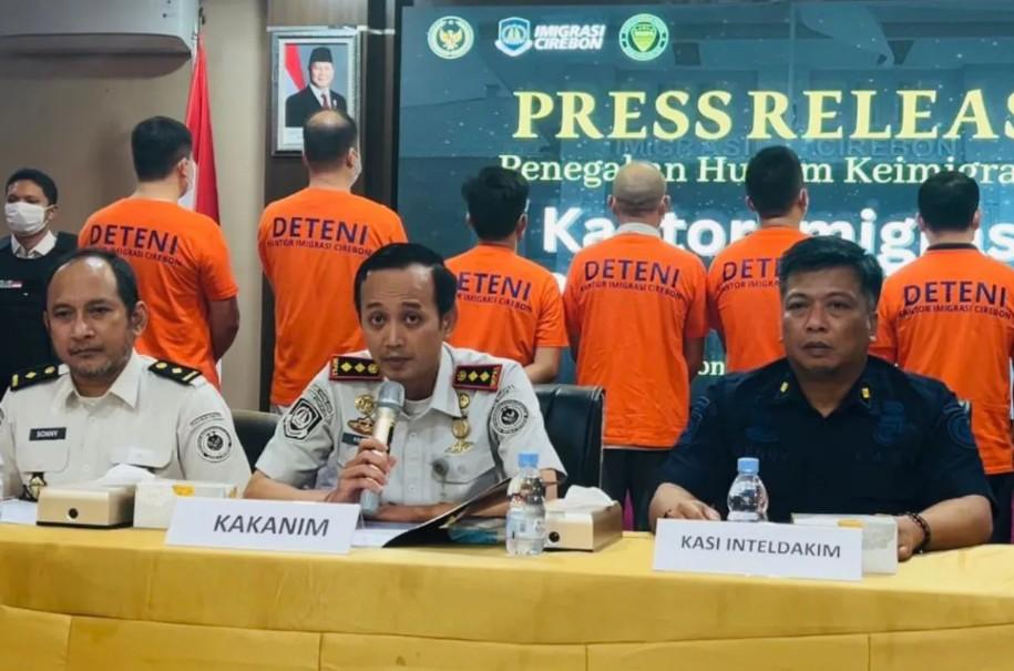 Delapan WNA Asal China Diduga Salahgunakan Visa di Cirebon, Terancam Dideportasi