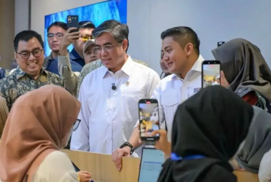 Pemerintah Tinjau Program Magang Nasional di PT Paragon, Seskab Tegaskan Manfaat Besar bagi Peserta