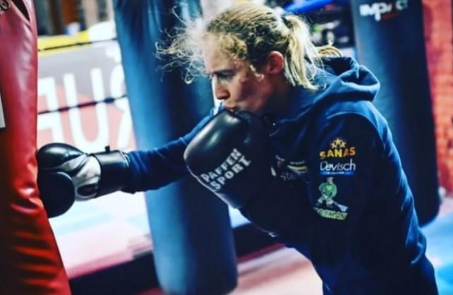 Delfine Persoon Hadapi Caroline Veyre dalam Perebutan Gelar Juara Dunia WBC Kelas Bulu Super