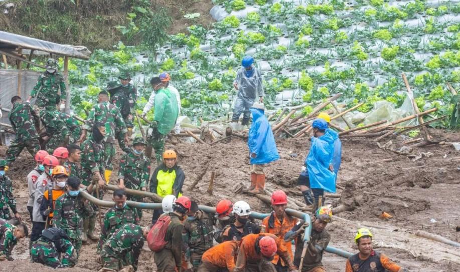 Tim SAR Temukan 53 Kantong Jenazah Korban Longsor di Cisarua, 27 Orang Masih Dalam Pencarian