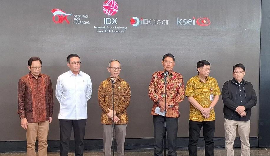 OJK Kawal Reformasi Pasar Modal, Aturan Free Float Naik hingga Proses Demutualisasi BEI