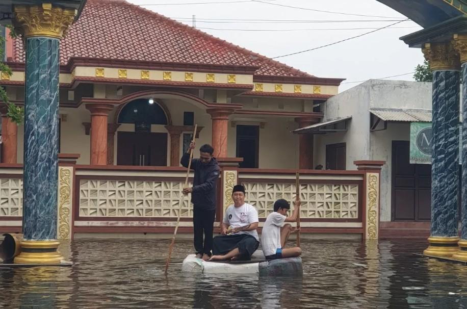 Banjir Tiga Pekan di Tambun Sungai Angke Belum Surut, Warga Minta Bantuan dan Normalisasi Saluran Air