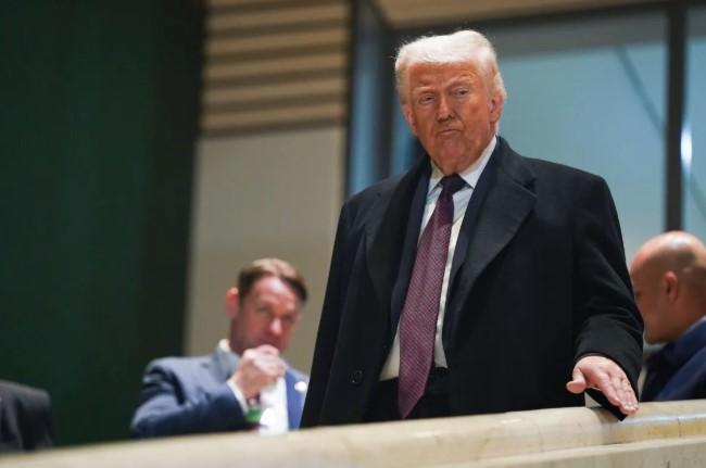 Trump Klaim Sudah Berbicara dengan Pemimpin Iran dan Kirim Armada Perang ke Kawasan