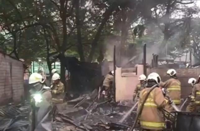 Korsleting Listrik Diduga Picu Kebakaran Empat Rumah di Cengkareng Timur