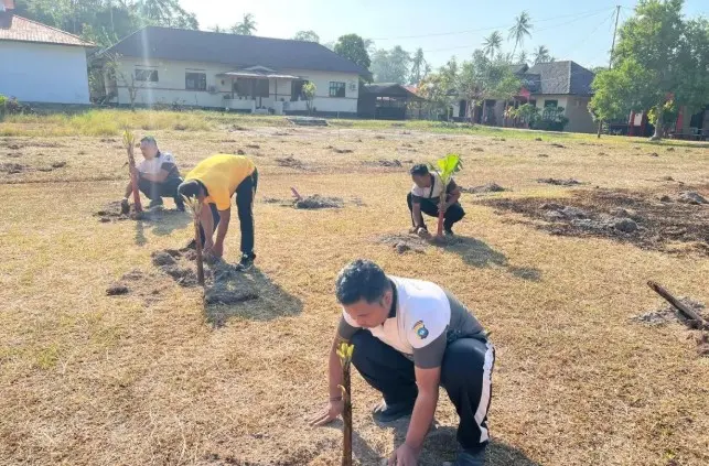 Dukung Ketahanan Pangan, Polres Lingga Tanam 200 Bibit Pisang Lemak Manis di Dabo Singkep