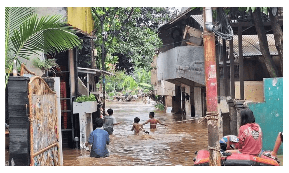Banjir Rendam 9 RT di Jakarta, 350 Warga Mengungsi Akibat Luapan Kali dan Hujan Deras
