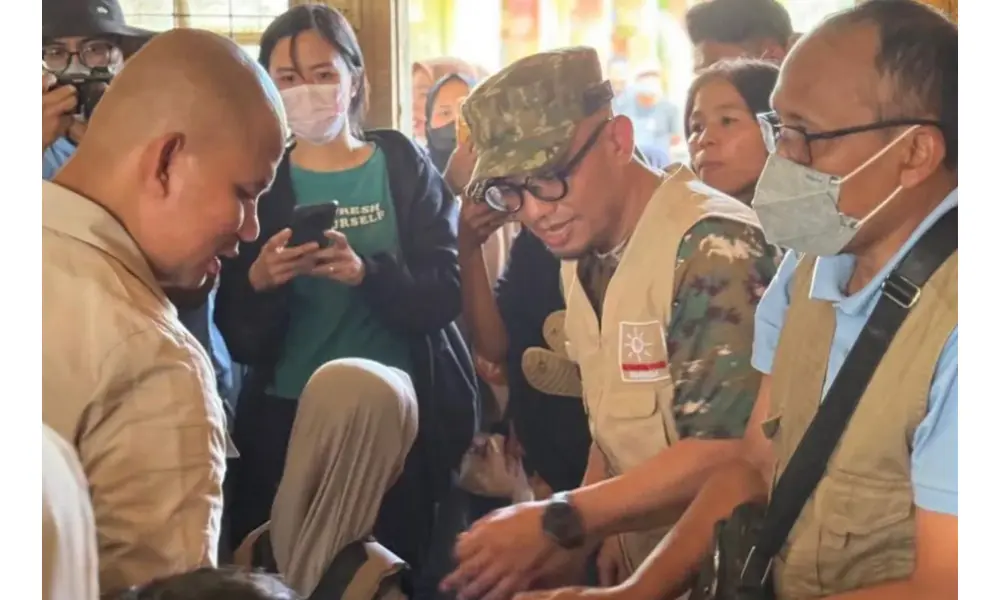 Wamenhaj Dahnil Salurkan Bantuan Pendidikan untuk Korban Banjir di Aceh Tamiang