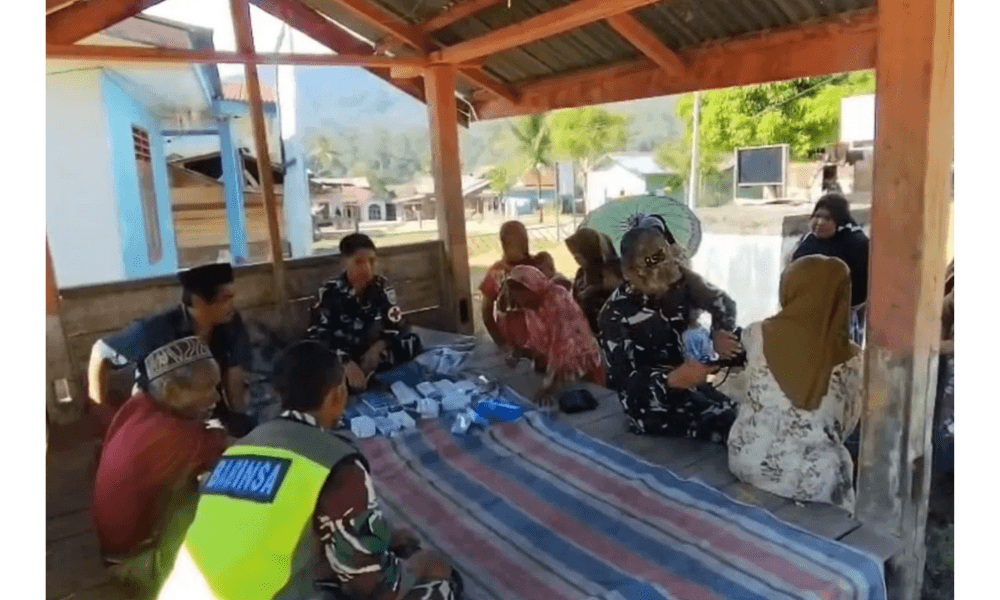 TNI AD Jemput Bola Berikan Cek Kesehatan Gratis dan Sunat Massal bagi Korban Banjir di Aceh