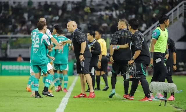 Bernardo Tavares Kecewa Persebaya Gagal Menang Meski Unggul Jumlah Pemain