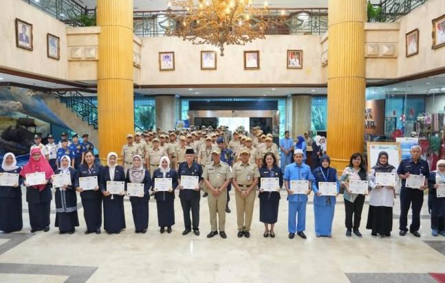 Pemkot Jakarta Utara Anugerahkan Penghargaan Sekolah Adiwiyata kepada 15 Sekolah Peduli Lingkungan