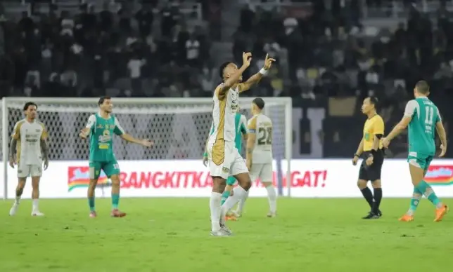 Pelatih Dewa United Puji Mental Pemain Usai Tahan Persebaya dengan 10 Orang di Gelora Bung Tomo