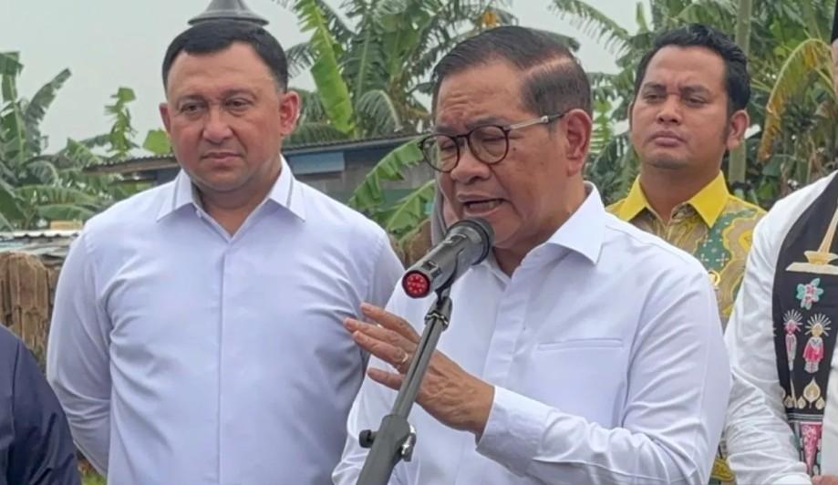 Gubernur DKI Jakarta Larang PKL Gunakan Trotoar dan Perintahkan Bersihkan Bendera Partai