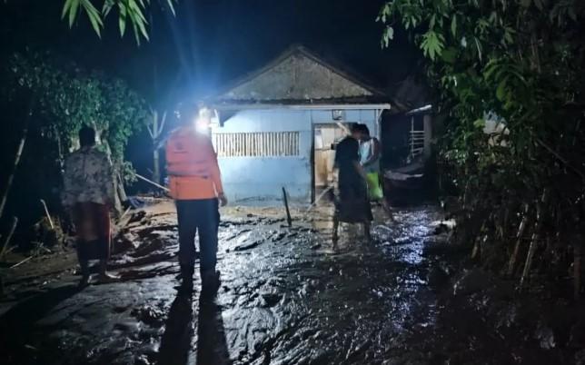 Banjir Bandang Terjang Jember, Satu Warga Hanyut dan Puluhan Rumah Rusak