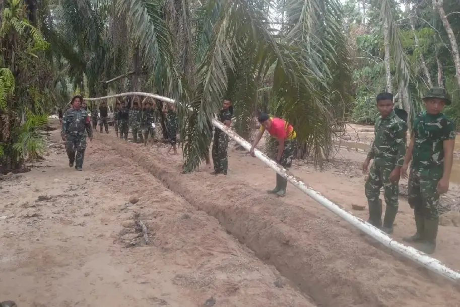 TNI Bangun Jalur Pipa Air Bersih 2,5 Km di Tapanuli Tengah Pascabencana Banjir dan Longsor