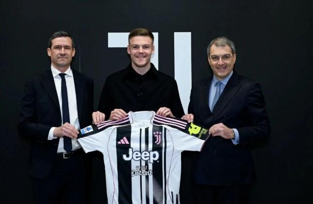 Juventus Resmi Datangkan Emil Holm dari Bologna dengan Status Pinjaman hingga Akhir Musim