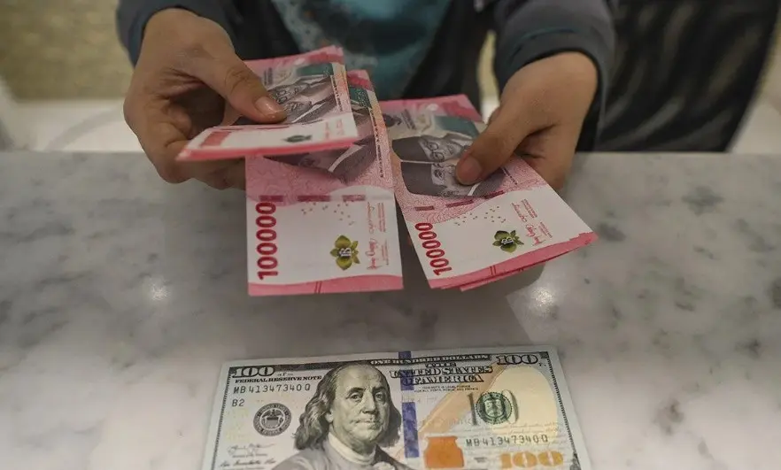 Rupiah Melemah ke Level Rp16.842 per Dolar AS, Tekanan Eksternal Masih Membayangi